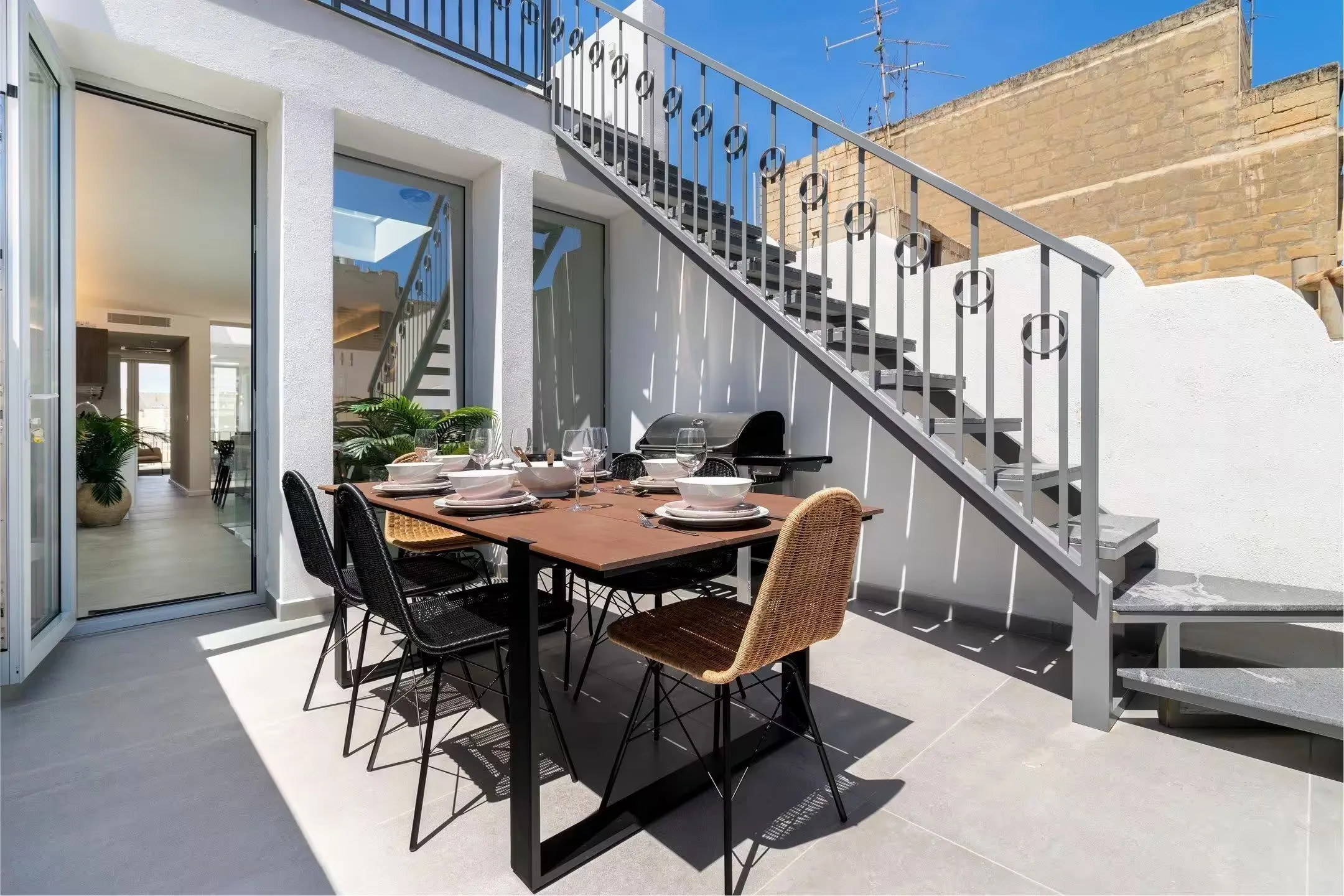 BBQ Grill & Dining Terrace